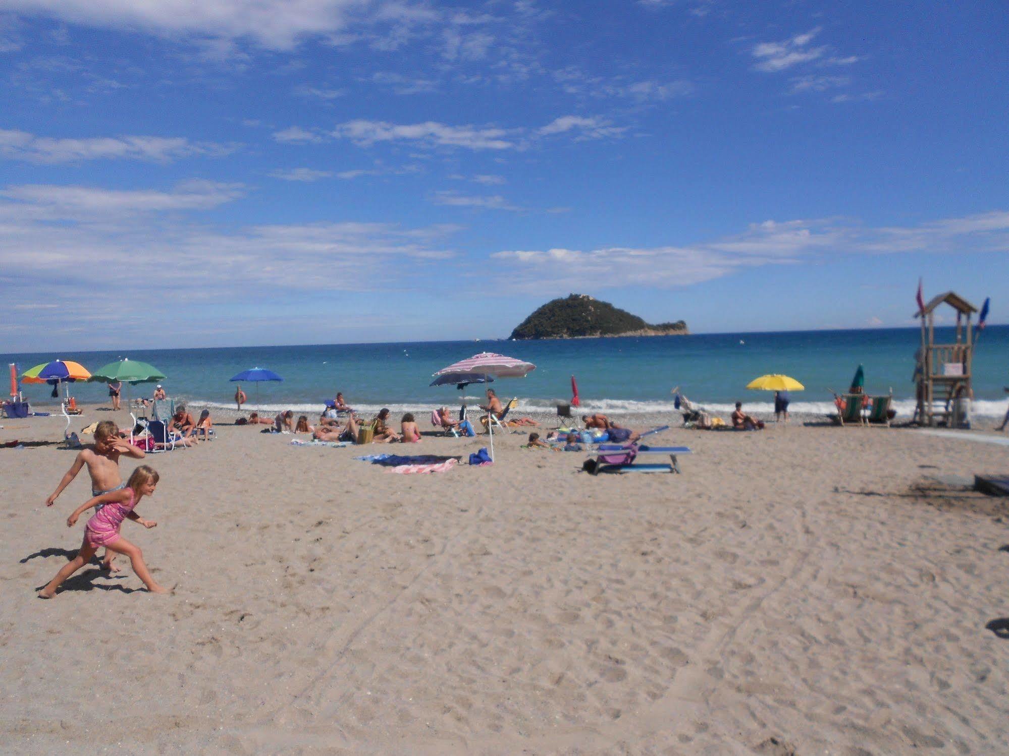 Camping Delfino Albenga Luaran gambar